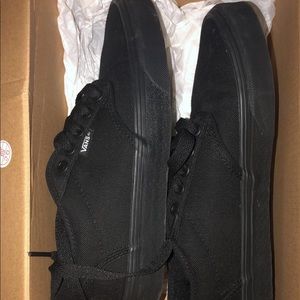 Black Vans Size 7 mens (Size 9 womens)